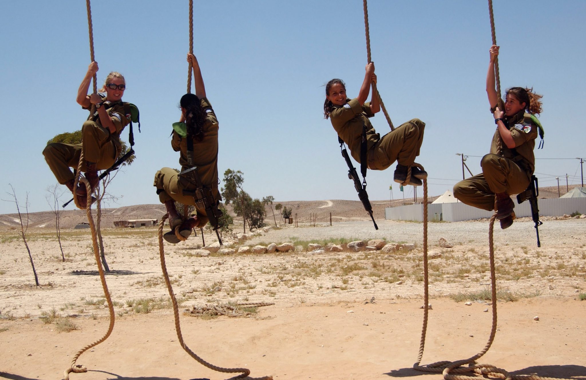 female soldiers in the israel idf ropes