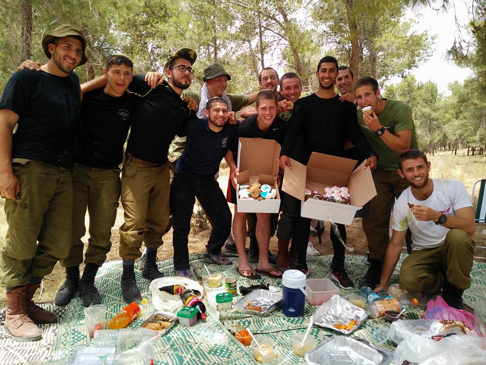 IDF soldiers in B uniforms having a picnic in the park 