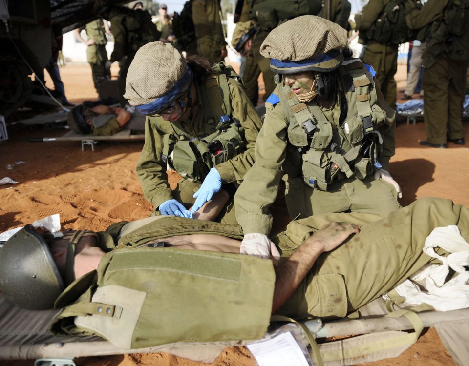 Flickr_-_Israel_Defense_Forces_-_Field_Doctors_Treat_’Wounded’_During_Exercise,_Oct_2010_(2)