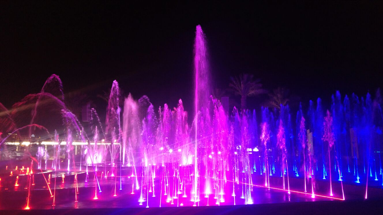 Not far from the Eilat beach is a dancing water fountain that shoot jets and lights up at night