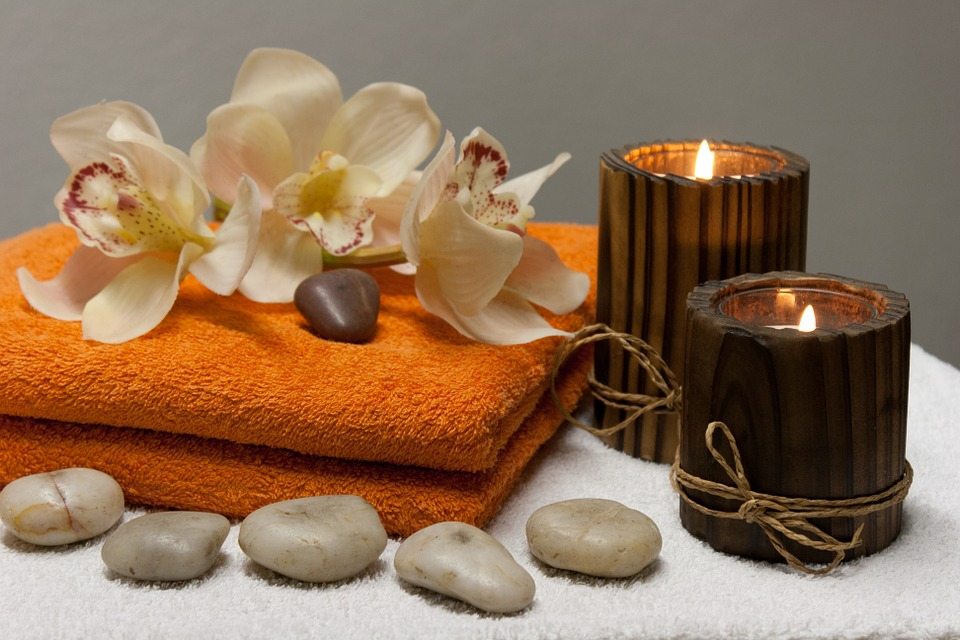 Essentially Me is a Jeruslam-based beauty and massage service that comes to your home or hotel room